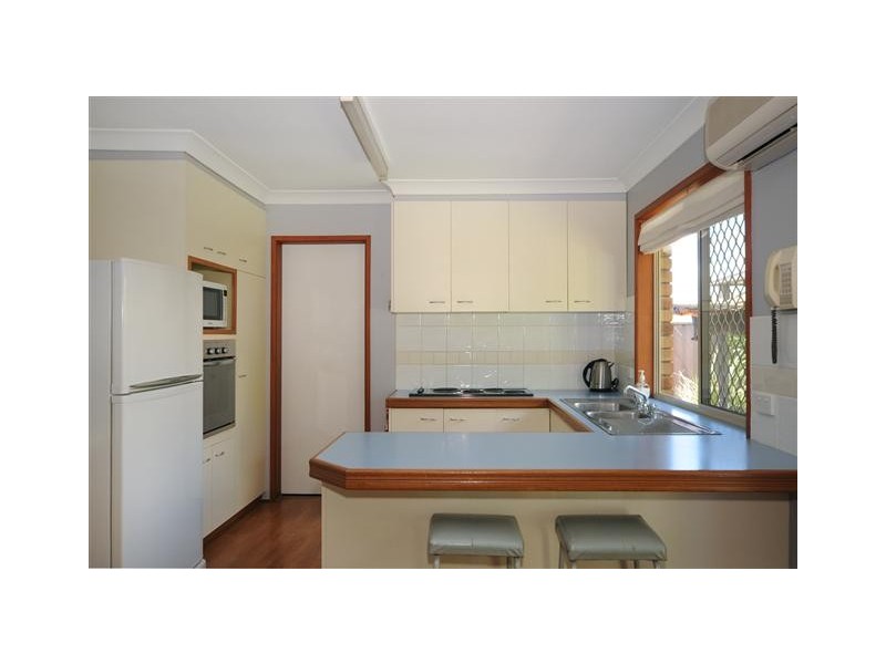 Unit 2/18 Stumm Street, Kearneys Spring QLD 4350