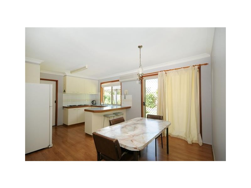 Unit 2/18 Stumm Street, Kearneys Spring QLD 4350