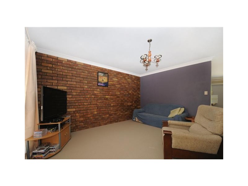 Unit 2/18 Stumm Street, Kearneys Spring QLD 4350