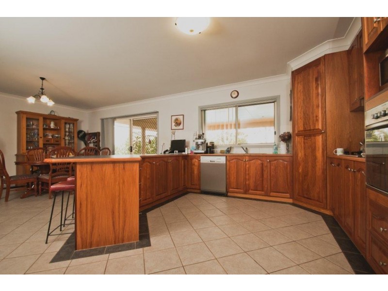 14 Lindan Court, Cabarlah QLD 4352