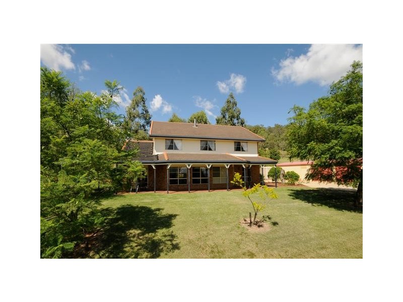 8 Lanbar Court, Glenvale QLD 4350