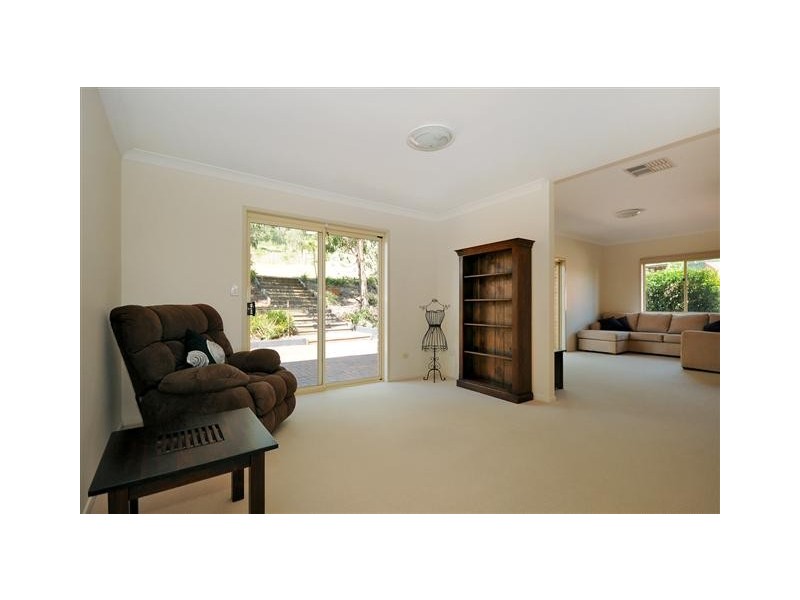 8 Lanbar Court, Glenvale QLD 4350