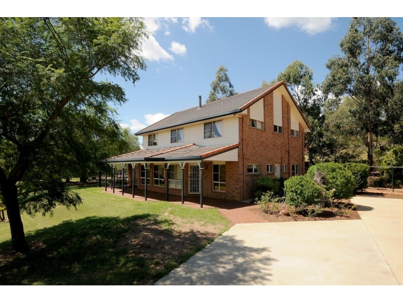 8 Lanbar Court, Glenvale QLD 4350