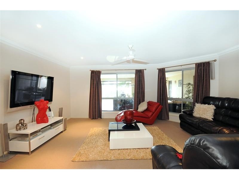8 Honeyeater Drive, Highfields QLD 4352