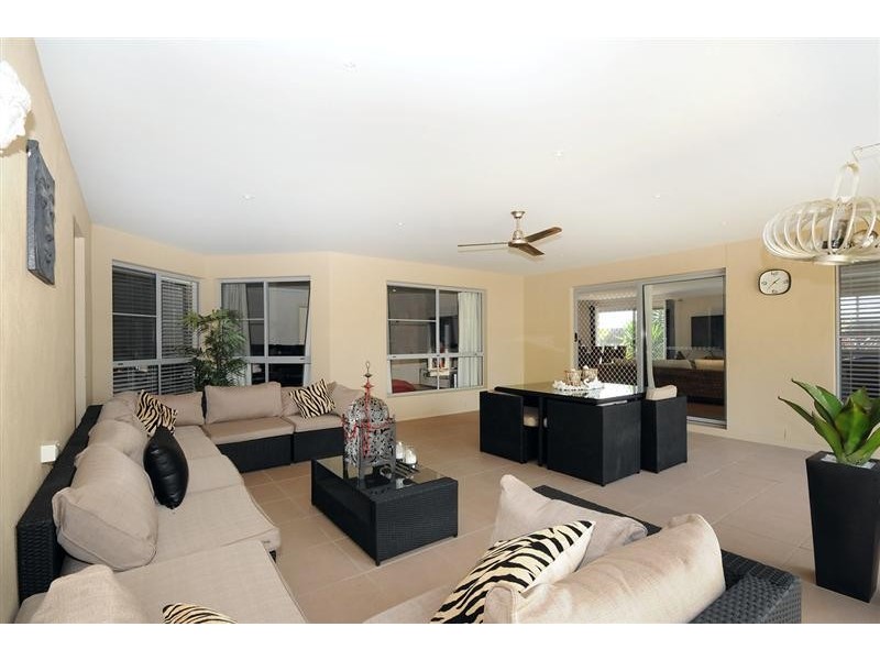 8 Honeyeater Drive, Highfields QLD 4352