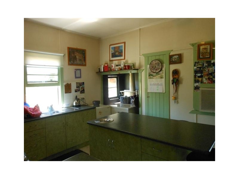 9 Warwick Street, Leyburn QLD 4365