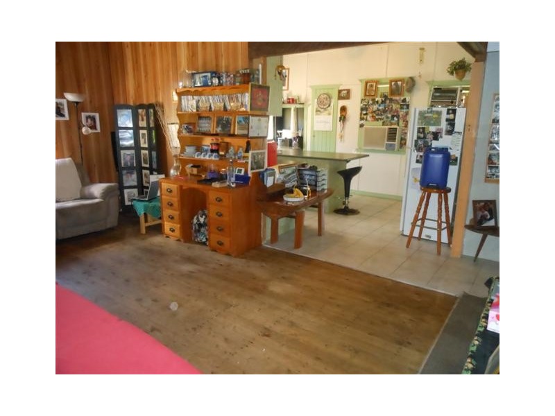 9 Warwick Street, Leyburn QLD 4365