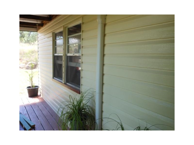 9 Warwick Street, Leyburn QLD 4365