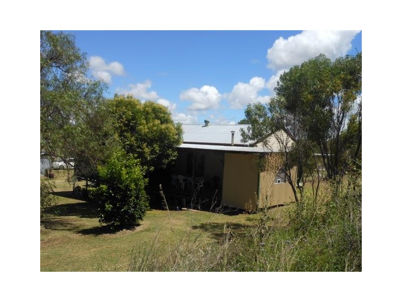 9 Warwick Street, Leyburn QLD 4365