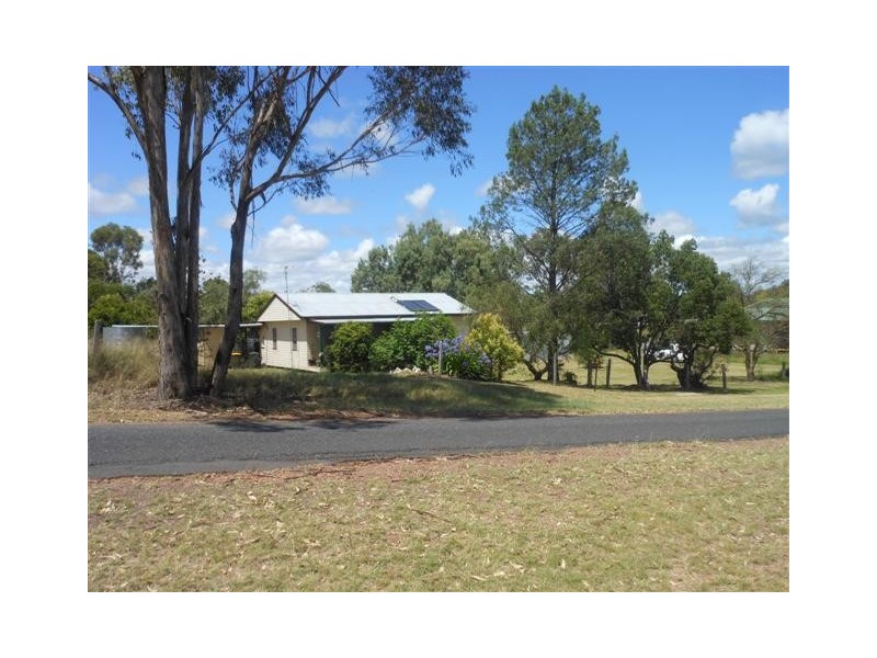 9 Warwick Street, Leyburn QLD 4365