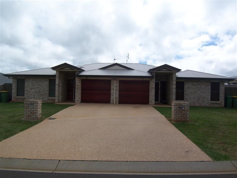 33 Willowburn Drive, Rockville QLD 4350