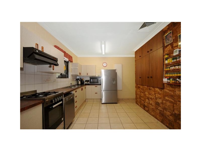 4 Ramsey Road, Glenvale QLD 4350