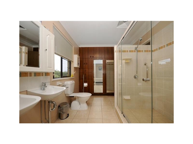 4 Ramsey Road, Glenvale QLD 4350