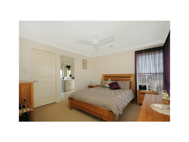 4 Ace Drive, Glenvale QLD 4350