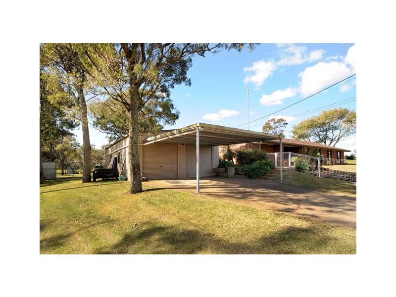 6 Birdland Drive, Glenvale QLD 4350