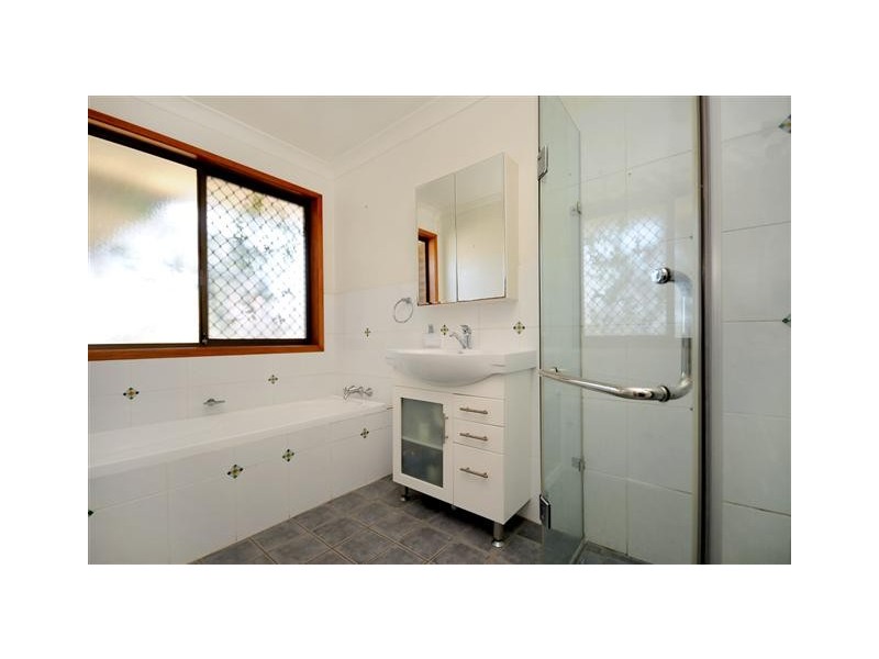 6 Birdland Drive, Glenvale QLD 4350