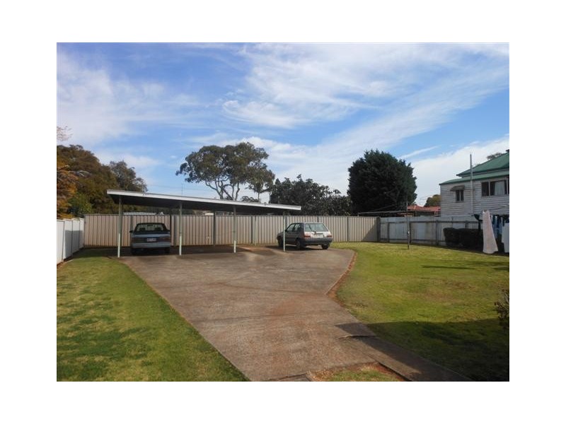 Unit 3/35a Holberton Street, Rockville QLD 4350