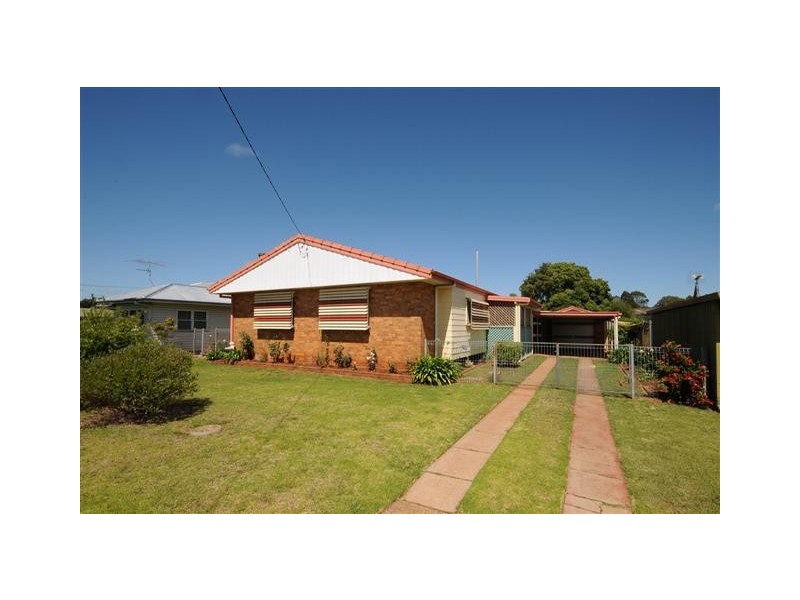 3 Whitefriars Street, Rockville QLD 4350