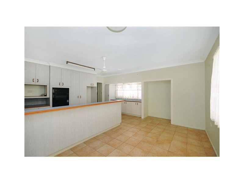 3 Whitefriars Street, Rockville QLD 4350