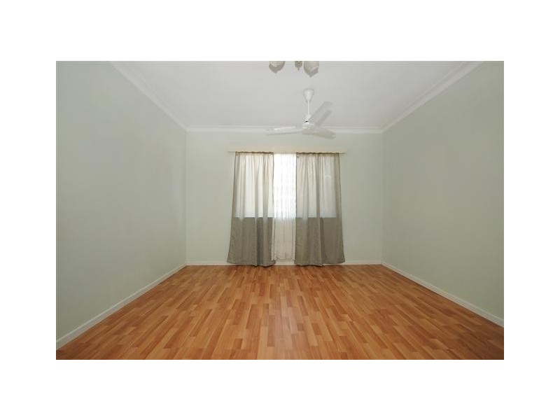 3 Whitefriars Street, Rockville QLD 4350