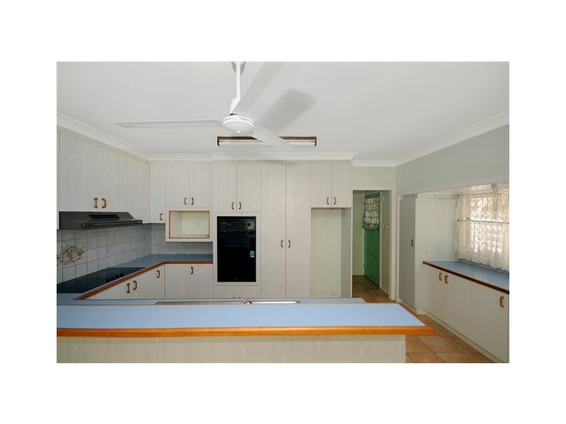 3 Whitefriars Street, Rockville QLD 4350