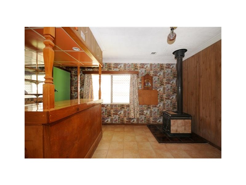 3 Whitefriars Street, Rockville QLD 4350