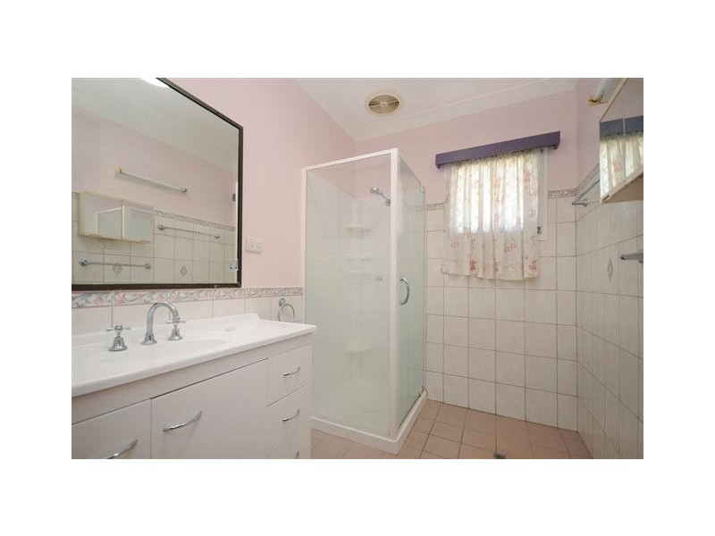 3 Whitefriars Street, Rockville QLD 4350