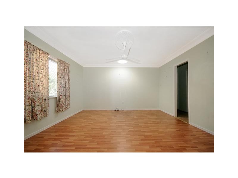 3 Whitefriars Street, Rockville QLD 4350