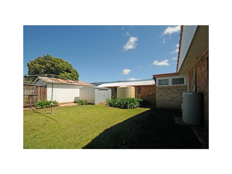 3 Whitefriars Street, Rockville QLD 4350