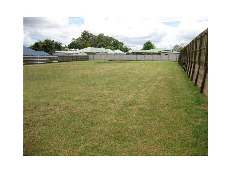 127 Spring Street, Middle Ridge QLD 4350