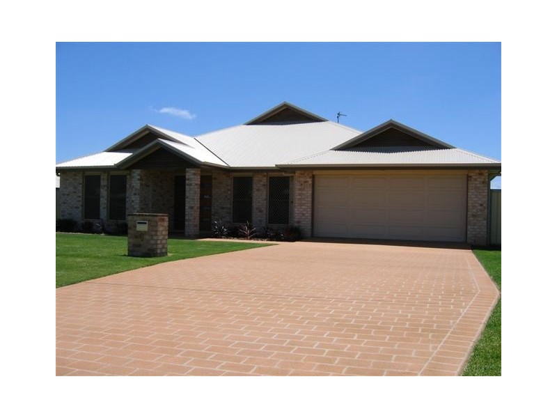 7 Salisbury St, Darling Heights QLD 4350