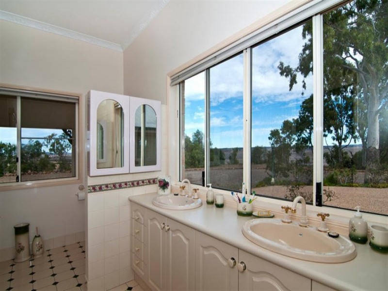 145 Henningsen Road, Oakey QLD 4401