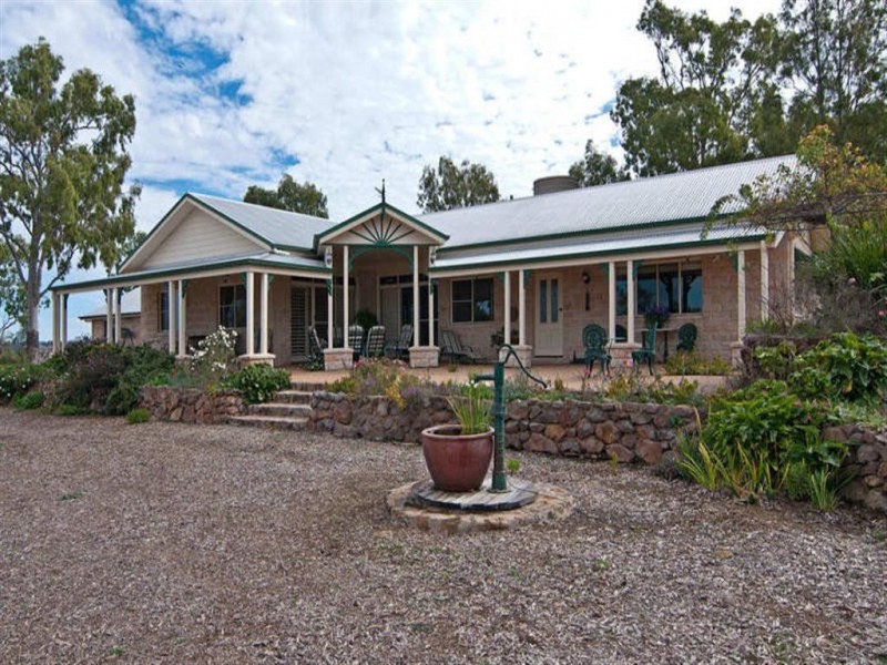 145 Henningsen Road, Oakey QLD 4401