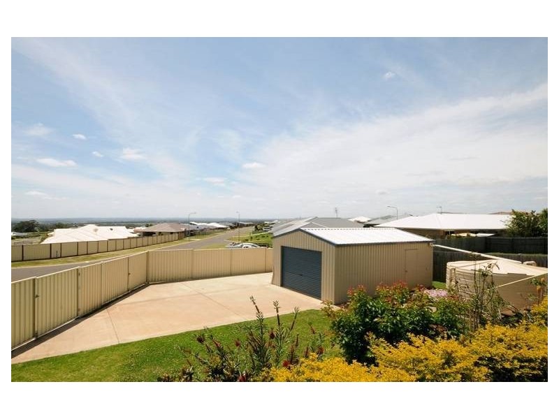 19 Smythe Drive, Highfields QLD 4352