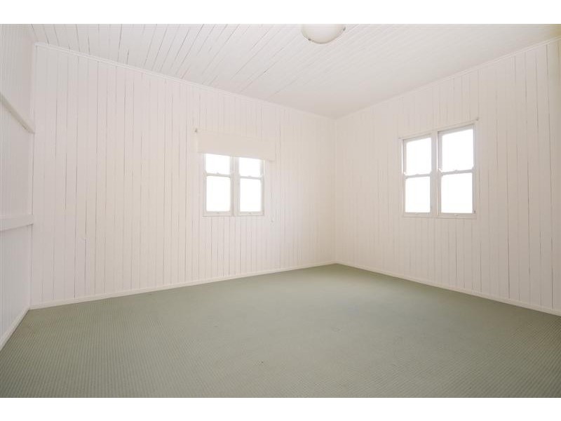 10 Dodd Street, Newtown QLD 4350