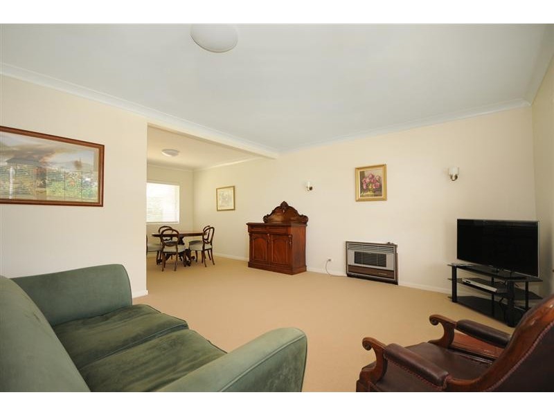 35 Range Street, Mount Lofty QLD 4350