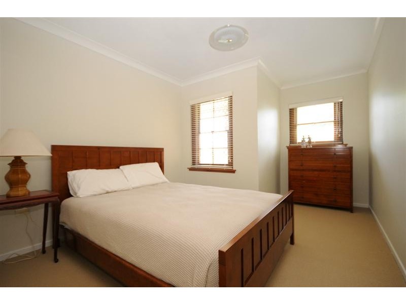 35 Range Street, Mount Lofty QLD 4350