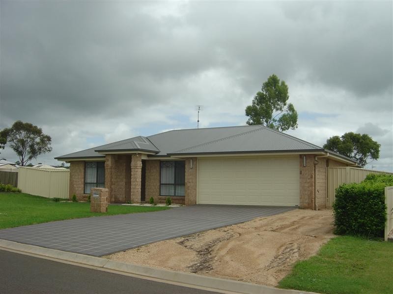 17 Whitman Street, Westbrook QLD 4350