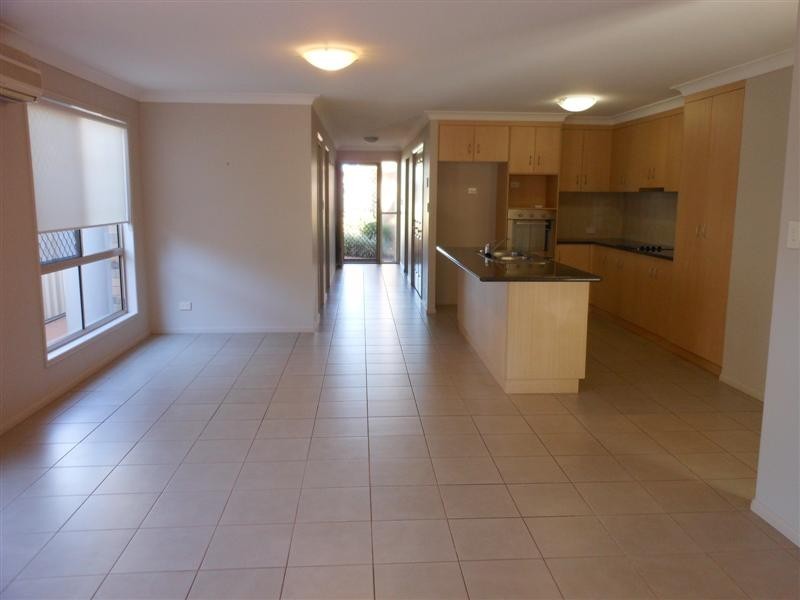 2/9a Gatfield street, Newtown QLD 4350