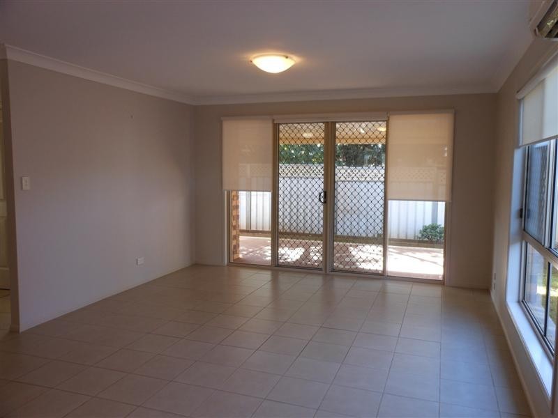 2/9a Gatfield street, Newtown QLD 4350