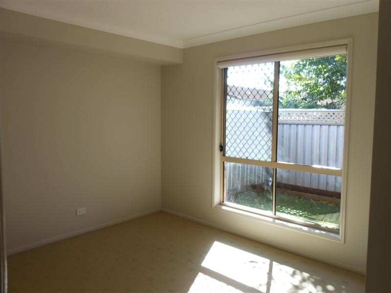 2/9a Gatfield street, Newtown QLD 4350