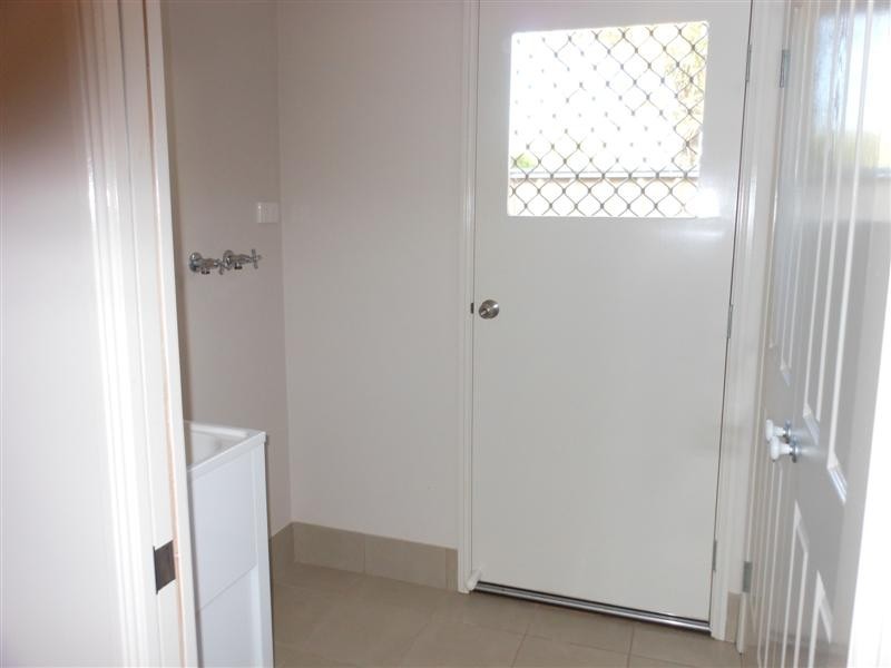 2/9a Gatfield street, Newtown QLD 4350