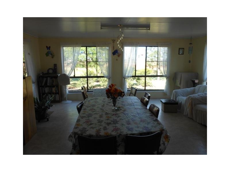 1194 Clifton-Pittsworth Rd, Clifton QLD 4361
