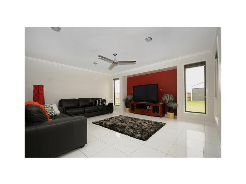 14 Plover Court, Highfields QLD 4352