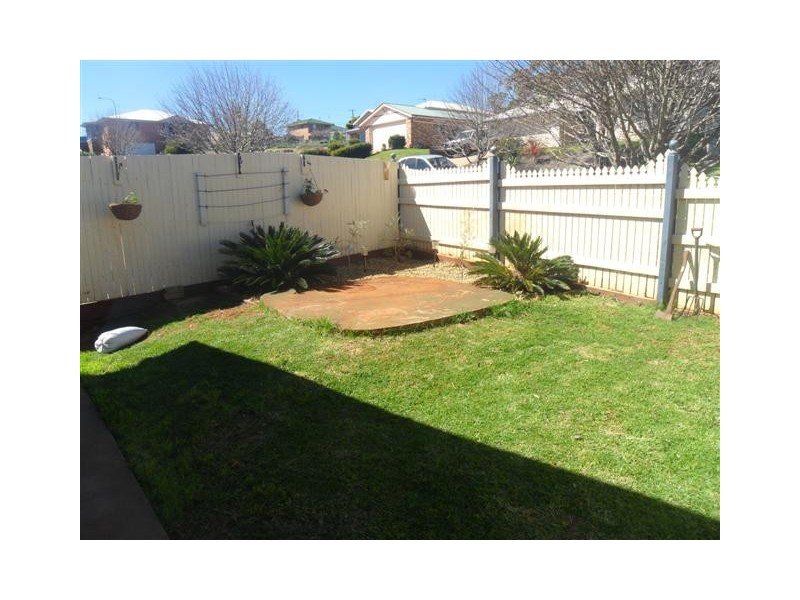 1/11 Samuel Court, Darling Heights QLD 4350