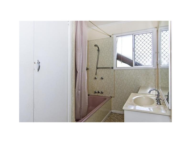 6 Hanlon Street, Newtown QLD 4350