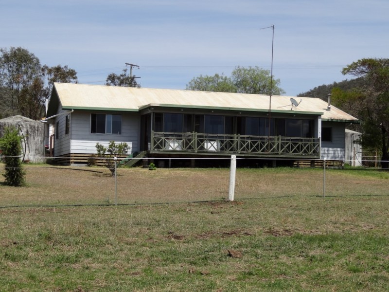 869 Saddletop Road, Upper Pilton QLD 4361
