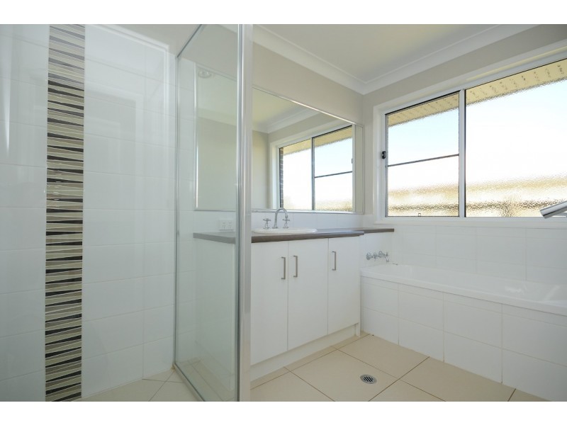 17 Opperman Drive, Kearneys Spring QLD 4350
