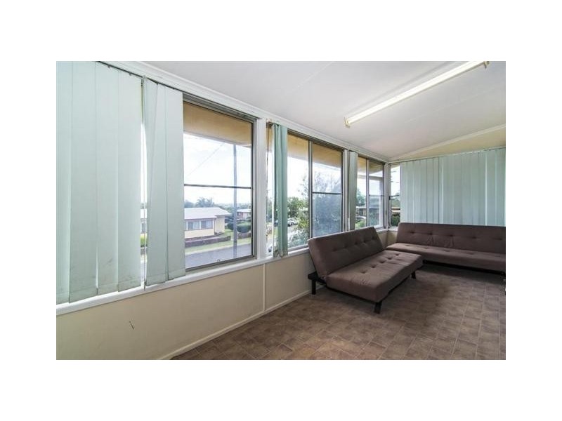 6 Hanlon Street, Newtown QLD 4350