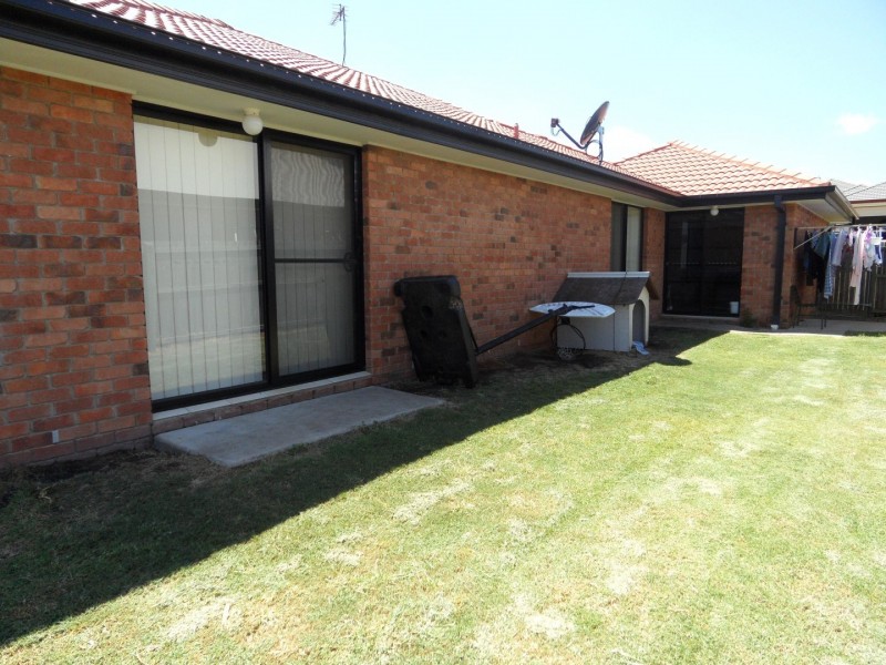 9 Wareena Crescent, Glenvale QLD 4350